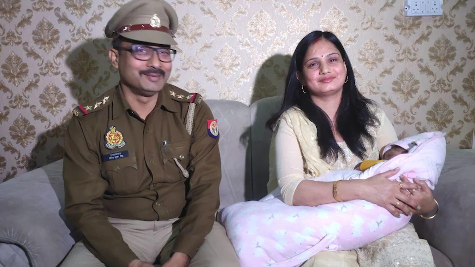 police sho wife give breast milk in noida
