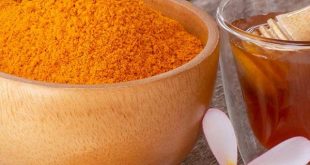Benefits-Of-Turmeric-and-Honey-for-Skin-in-Hindi